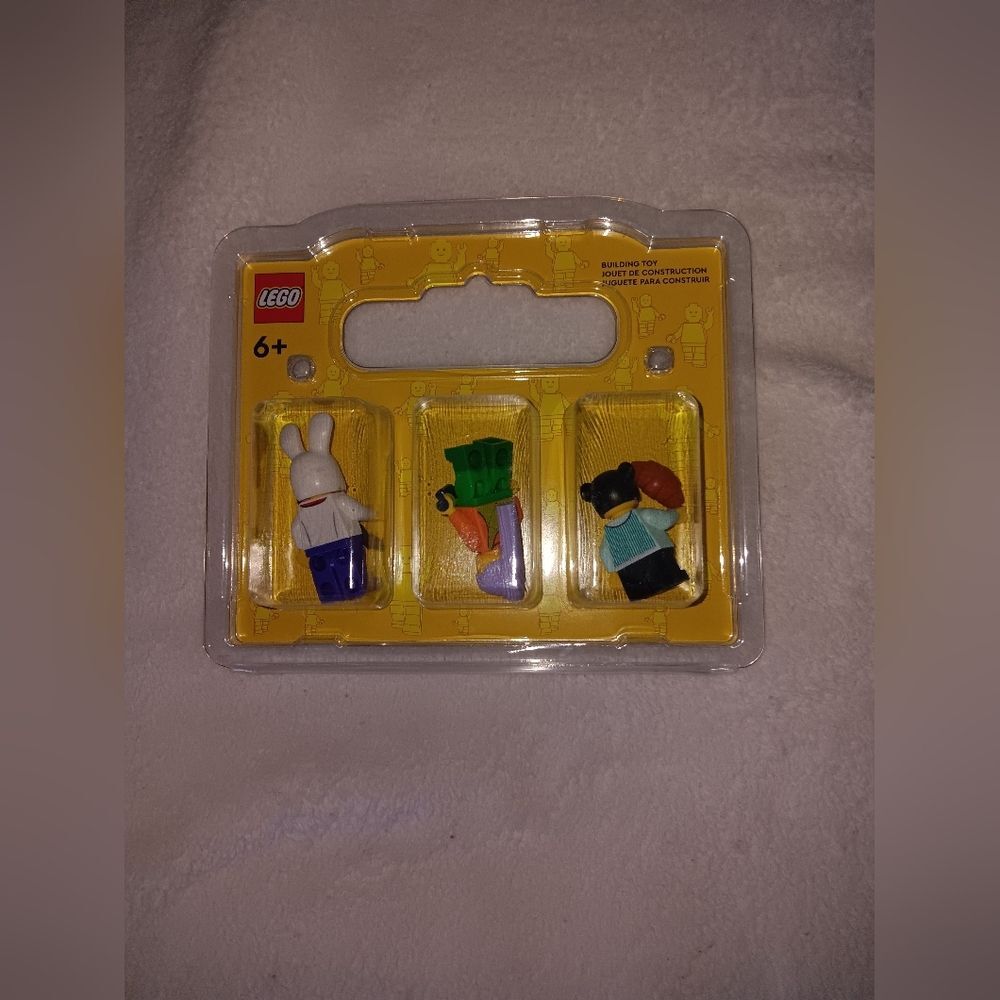 NWOT 2009 Lego Mini Figures 3 Pack